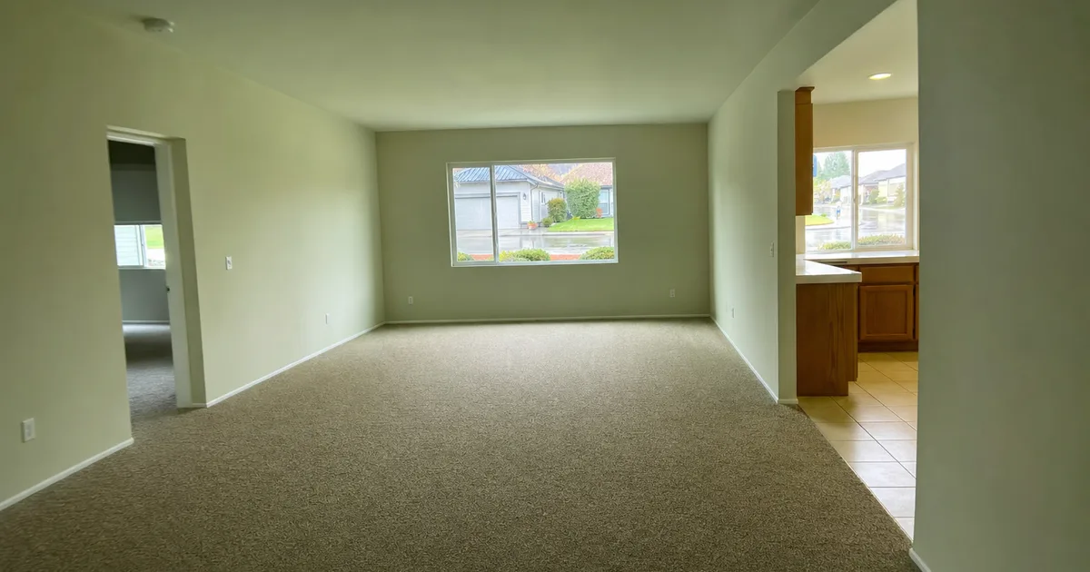 Redondo Beach, CA: a residential carpeted room